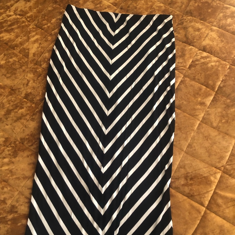 Slim fit stretchy skirt